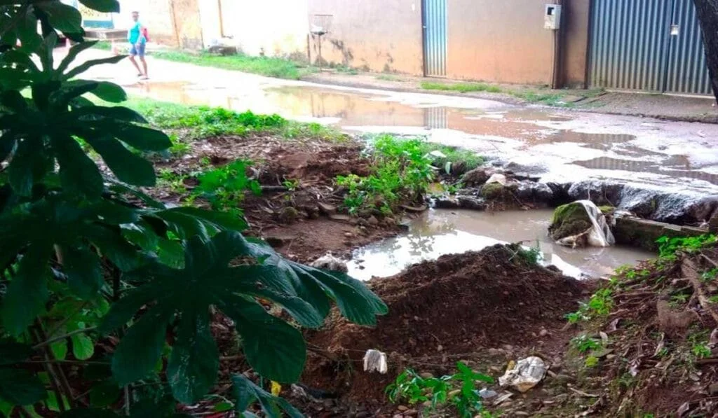 Vazamento de esgosto em Porto Nacional