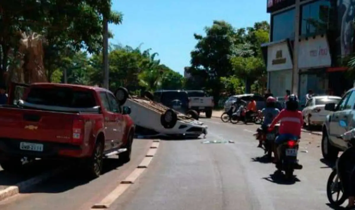 carro capotado2