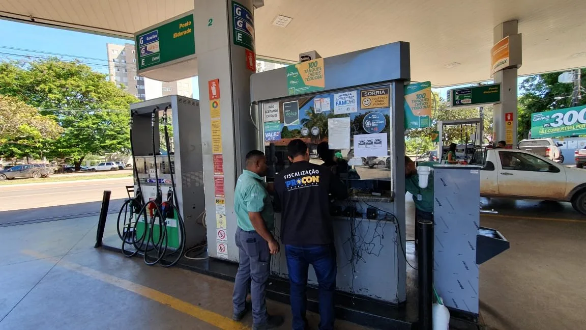 Foto 2 os fiscais do procon tocantins tem monitaro dos precos