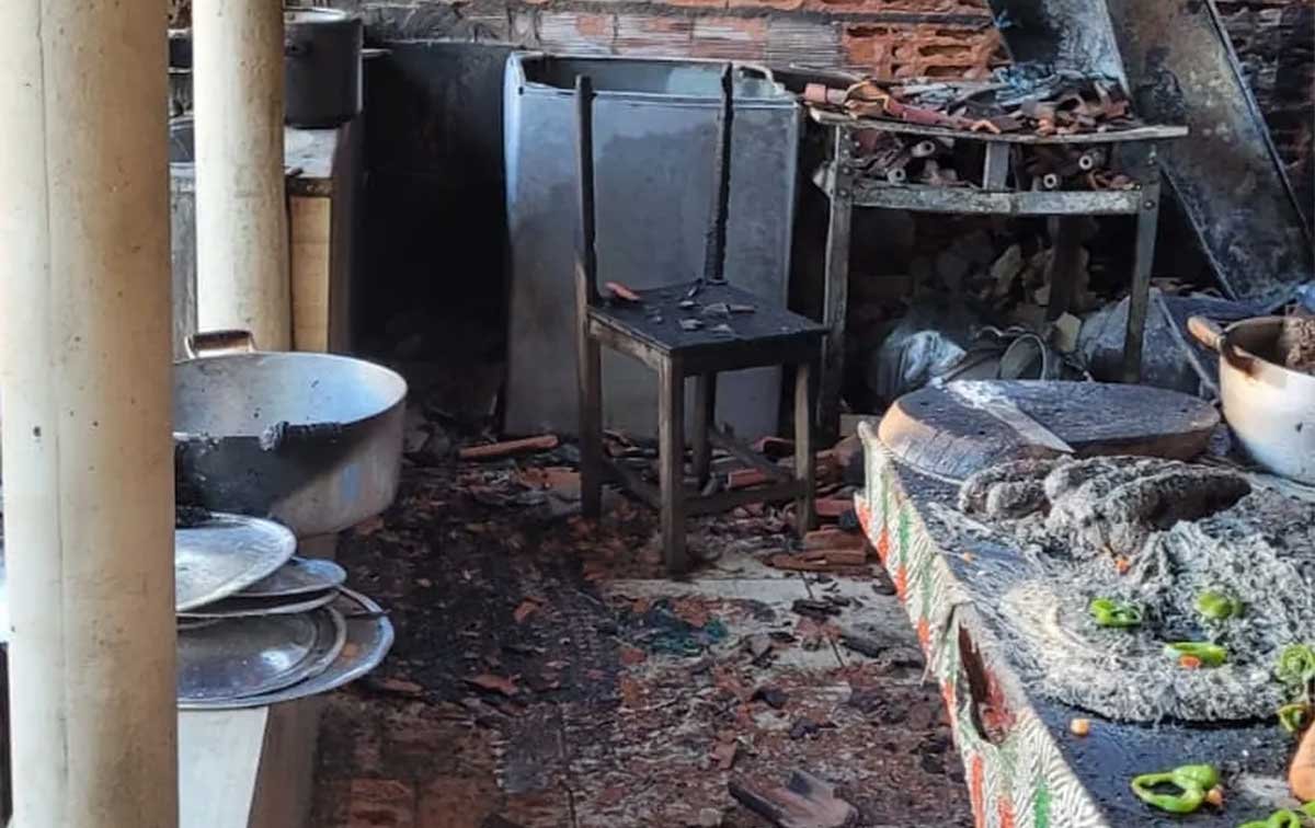 Restaurante destruído após explosão de botijão de gás