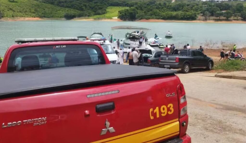 Helicóptero com 4 pessoas cai no lago de Furnas em Minas