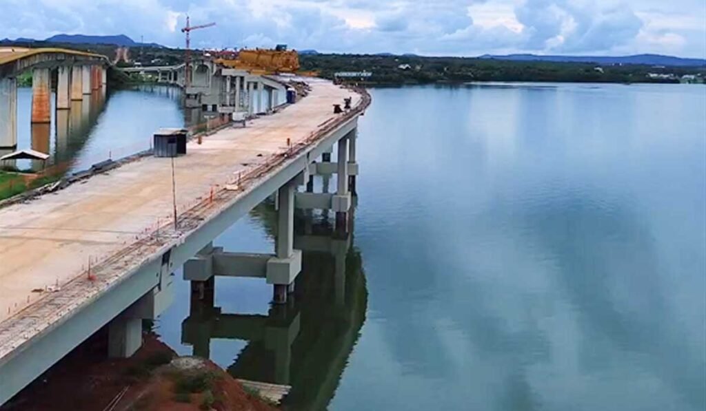 Pontes sobre o rio Tocantins em Porto Nacional