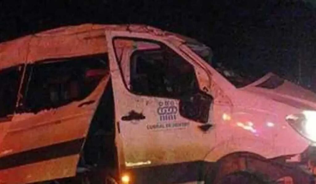 Quatro universitárias morrem após van que elas estavam bater de frente em carreta na BR-116