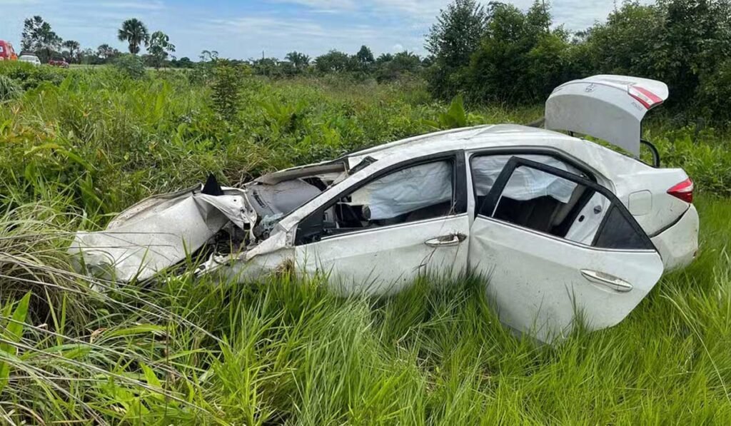 Dois morrem após carro capotar em trecho da TO-010, no norte do Tocantins