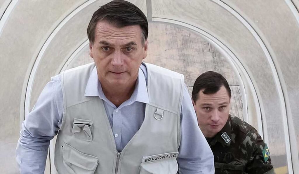 Bolsonaro e seu ex-ajudante de ordem, Cel Mauro Cid
