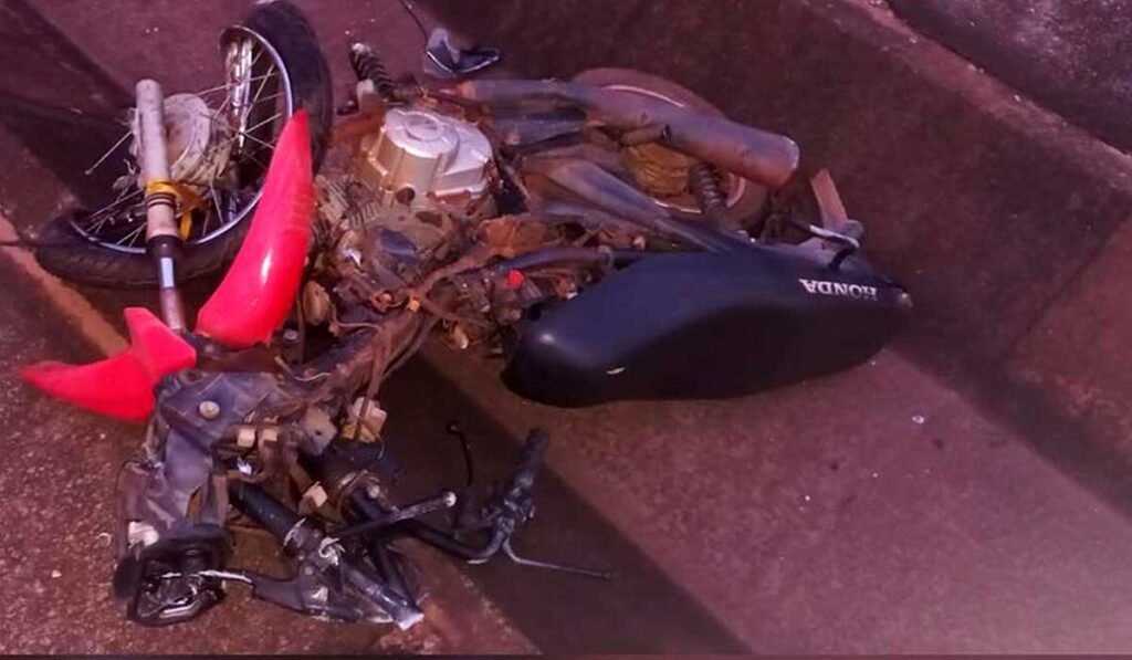 Motociclista cai de moto e morre após ser atropelado por carro na BR-153