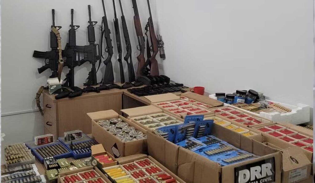 Arsenal é apreendido em operação contra comércio ilegal de armas de fogo