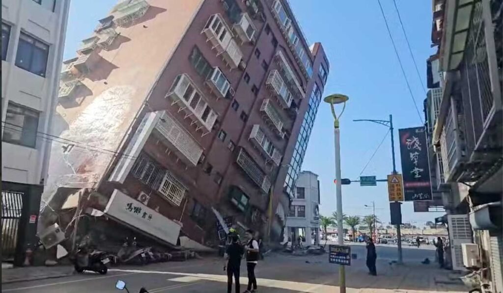Prédios desabam durante terremoto em Taiwan.