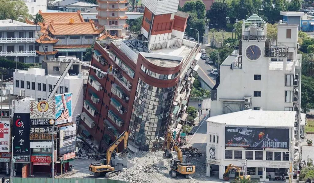 Prédios desabam durante terremoto em Taiwan.