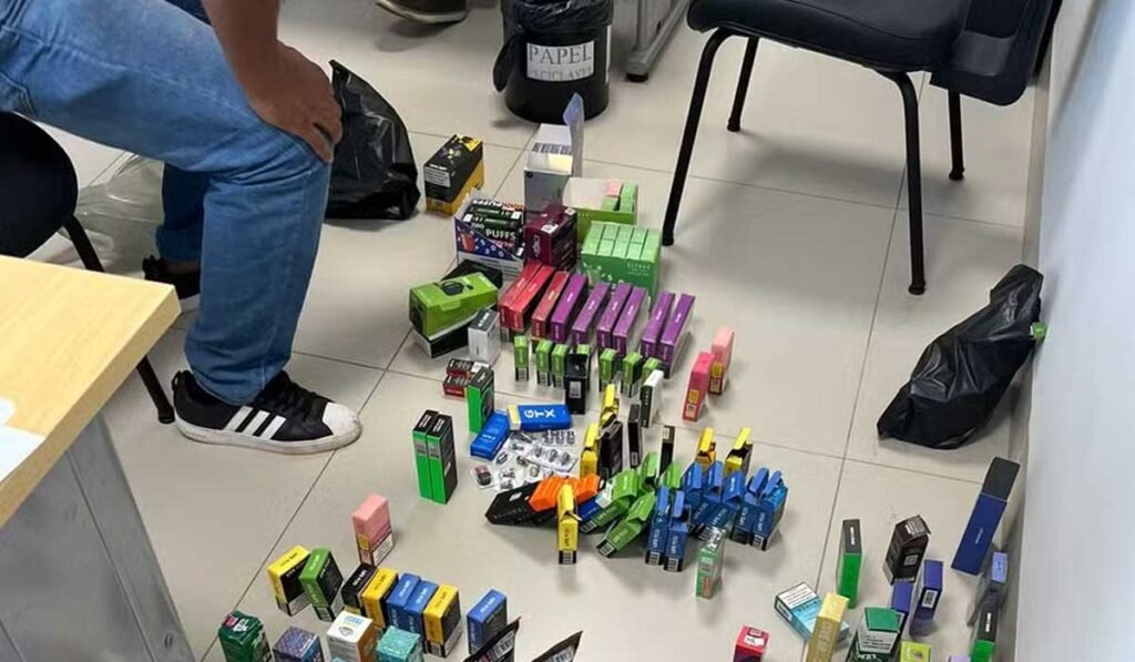 PF faz operação contra grupo suspeito de contrabando de cigarros eletrônicos