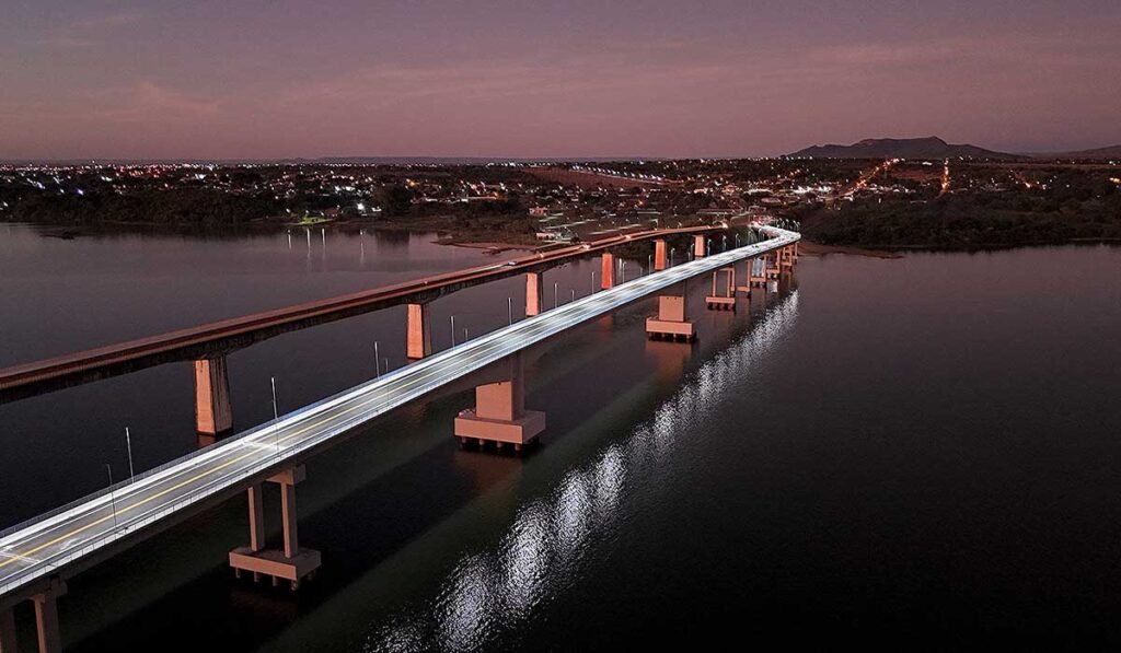 vista aérea da nova ponte sobre o rio Tocantins em Porto Nacional.