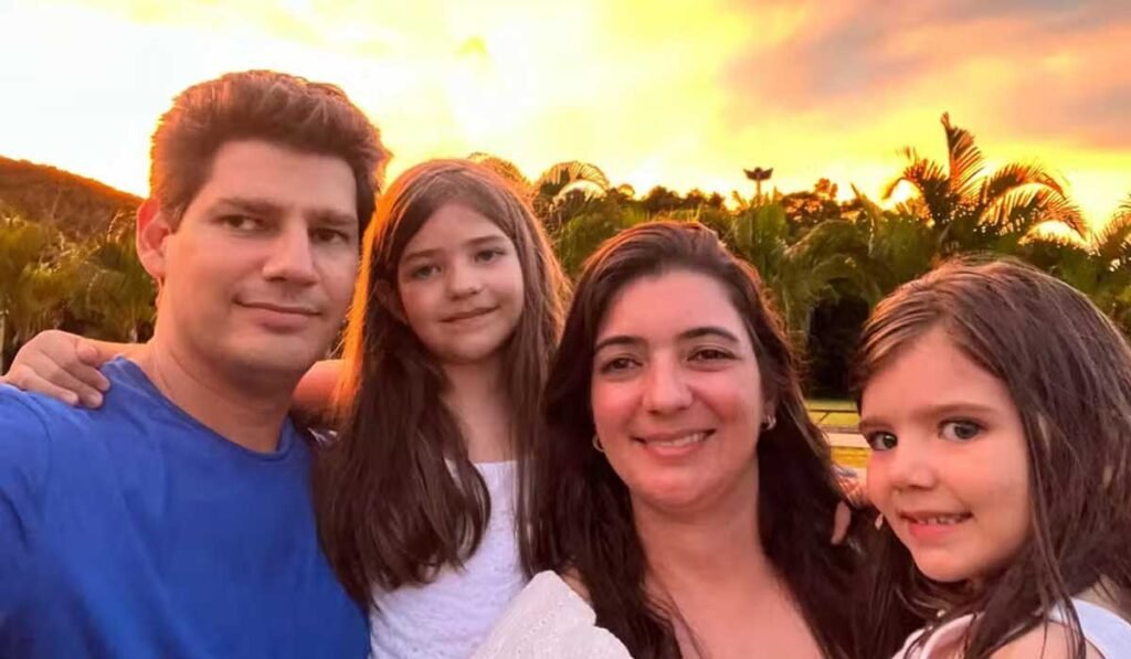 Foto de Rebeca Nunes com a família.