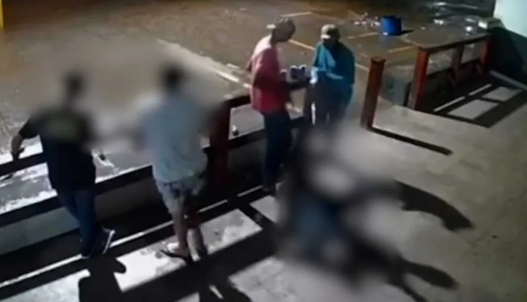 Homem é assassinado com tiro no peito em frente a distribuidora de bebidas