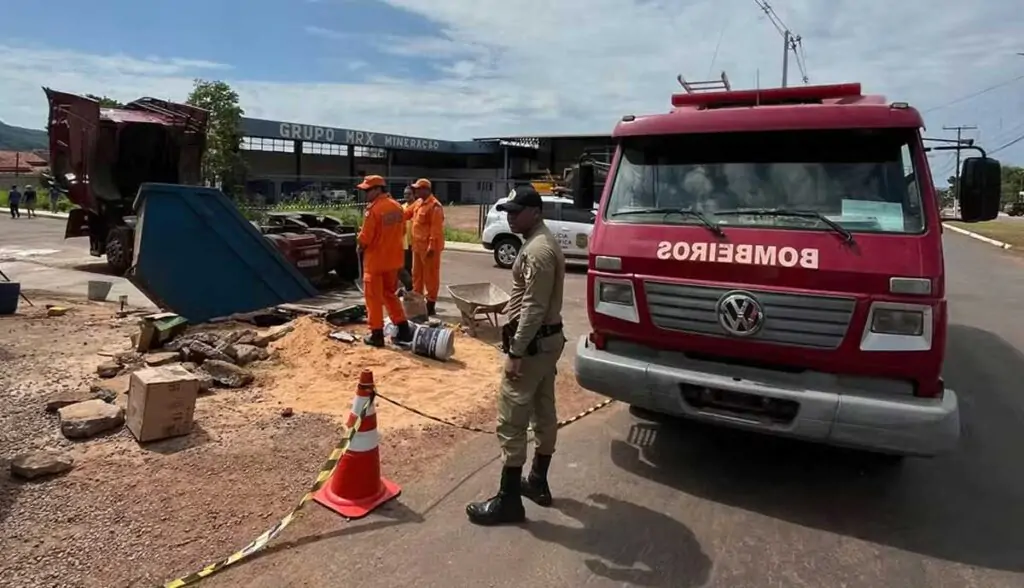 Trabalhador morre ao ser esmagado por contêiner de entulhos enquanto reformava calçada