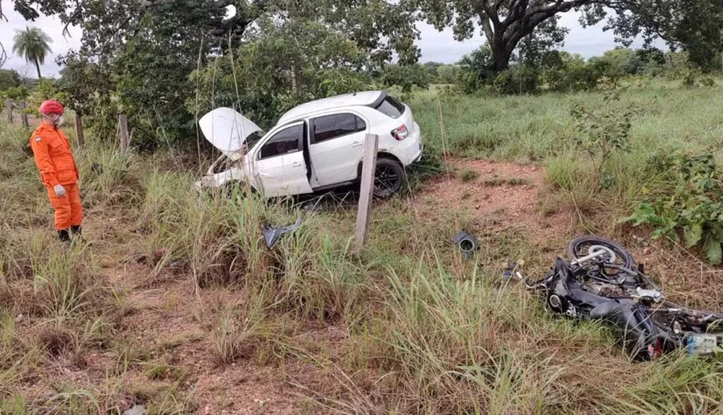 Casal morre após moto colidir com carro na TO-336