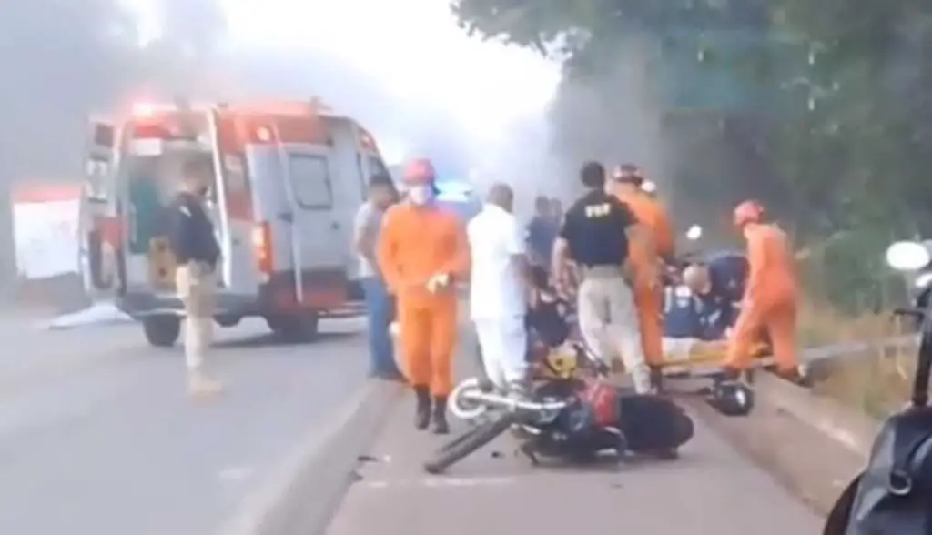 Duas pessoas morrem após moto colidir com carro na BR-153, no norte do Tocantins