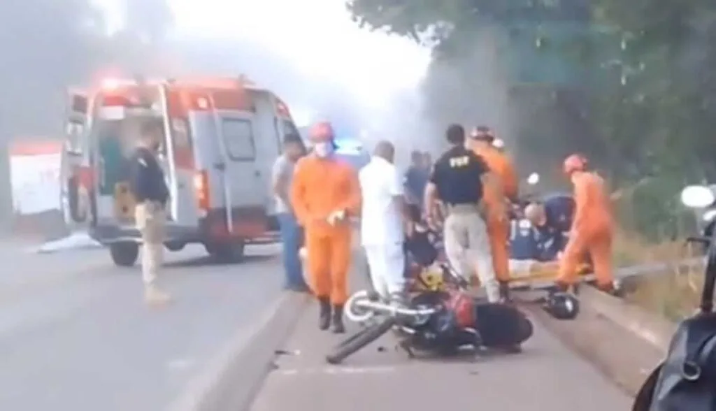 Duas pessoas morrem após moto colidir com carro na BR-153, no norte do Tocantins