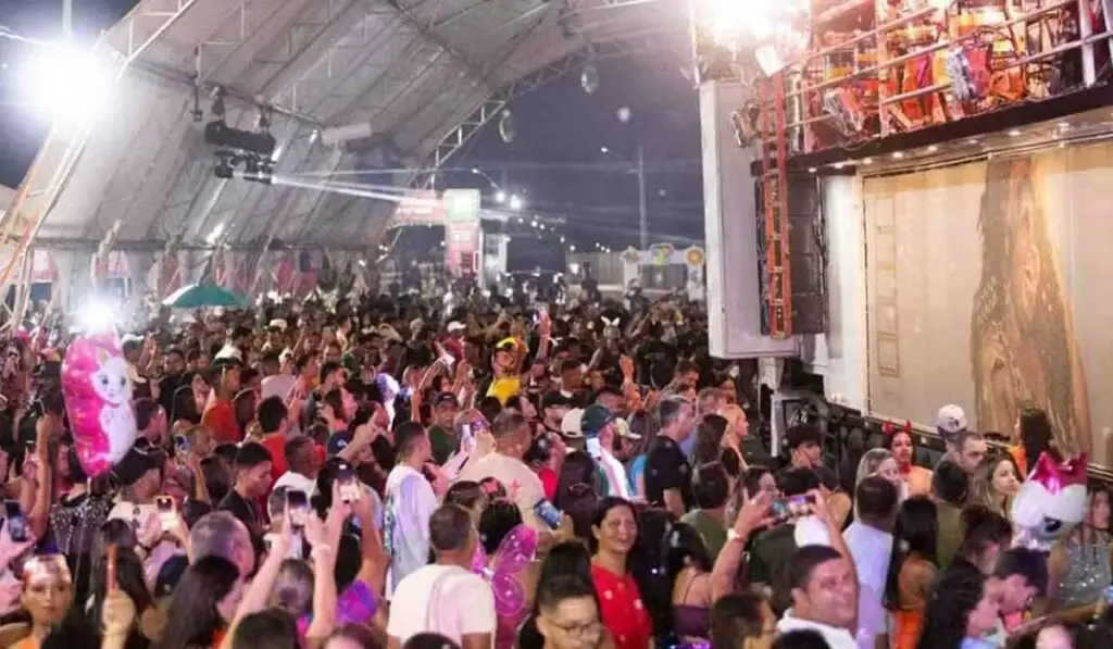 Adolescentes são esfaqueados durante show no circuito de Carnaval de Gurupi.