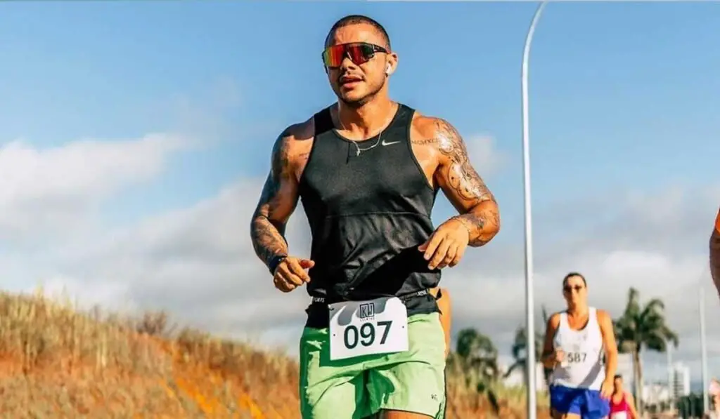 Quem era o médico fitness e especialista em longevidade de 31 anos encontrado morto pelo próprio noivo