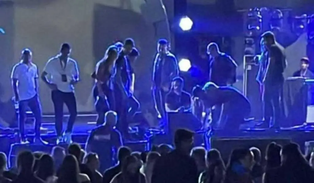 Marrone, dupla com Bruno, cai do palco, bate a cabeça e show é encerrado em Goiânia